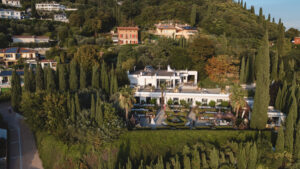 Hochzeitsfeier in malerischer Landschaft
